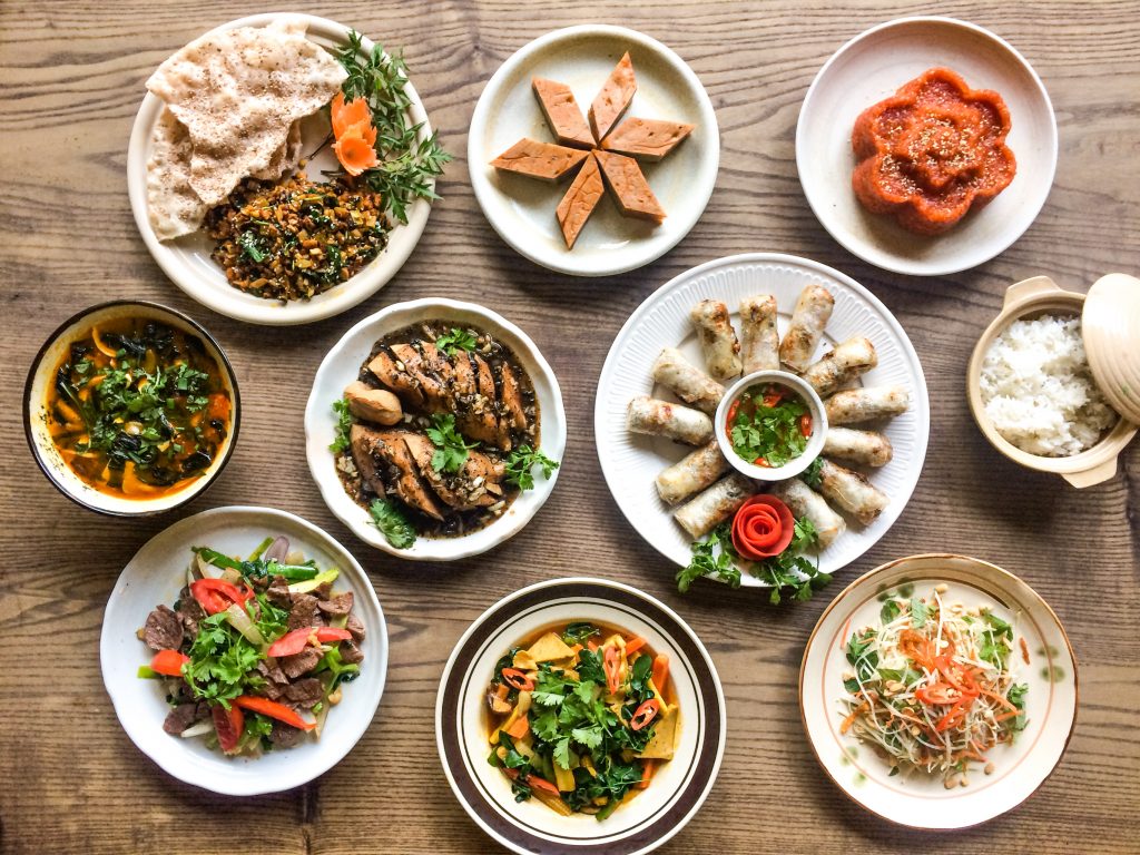 Những Món Ăn Phổ Biến Trong Mâm Cơm Chay Cúng Phật